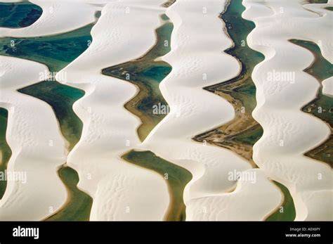 Vue aérienne dunes lagunes Lençóis Maranhenses