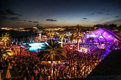Ibiza plages et discothèques nocturnes