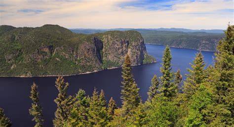 Baie Éternité et parois du fjord Saguenay