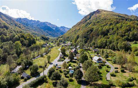 Camping dans les Hautes-Pyrénées avec vue sur montagnes