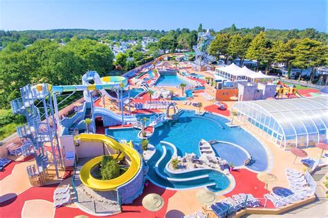 Parc aquatique chauffé dans un camping pyrénéen