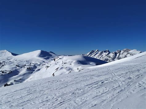 Randonnée en raquettes dans les Aravis