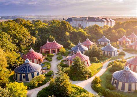 Yourte traditionnelle dans la nature près du Puy du Fou