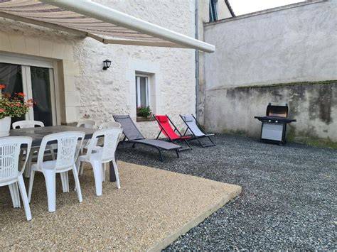 Terrasse et barbecue d’un gîte familial