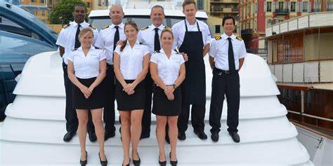 équipage MSC travaillant à bord bateau croisière