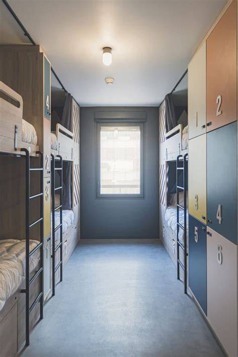 Chambre moderne auberge jeunesse dortoir