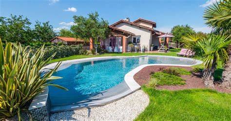 Gîte périgourdin avec piscine et jardin