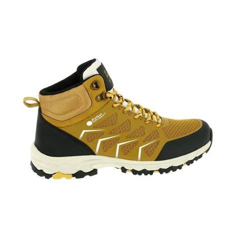 chaussure trekking tige haute semelle crantée