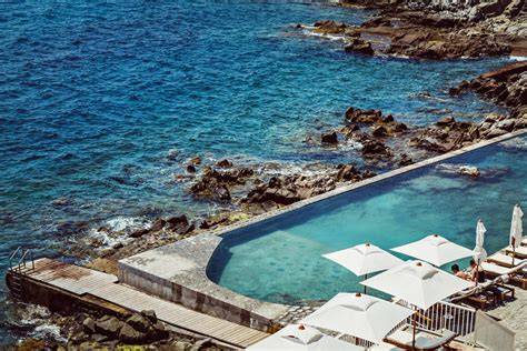 Plage privée et piscine Hotel des Roches