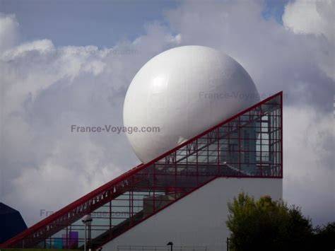 Architecture futuriste du Pavillon Futuroscope