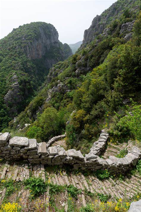 Escalier de Vradeto dans les gorges