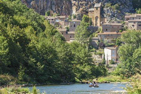 Village des Grands Causses proche des commodités