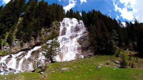 cascade des Brochaux et sentier forestier