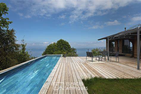 Chalet avec vue panoramique sur le lac Gareau