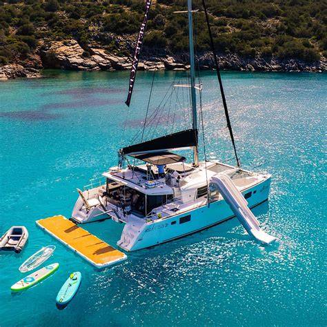 Catamaran dans la baie de Bonne-Anse