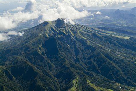 Montagne Pelée et sentiers volcaniques