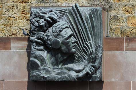 Hauts-reliefs de bronze du mémorial