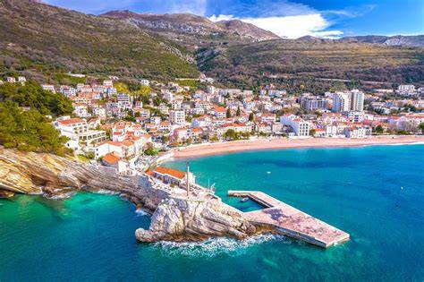 Baie et plage de Petrovac