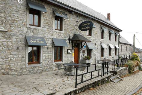 Façade chaleureuse auberge Saint-Potan