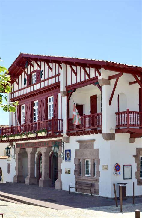 Domaine boisé et architecture néo-basque à Bidart