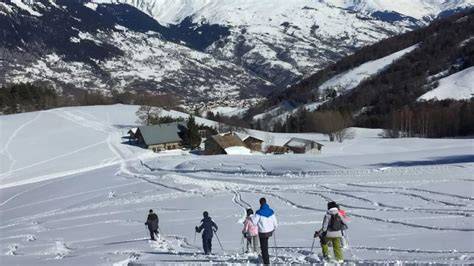 Famille en randonnée à La Plagne Montalbert