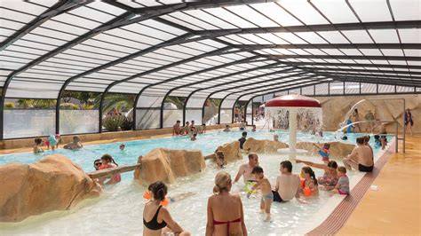 Activités sportives et piscine couverte camping