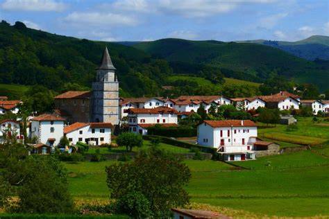 Village basque d’Arcangues et clocher