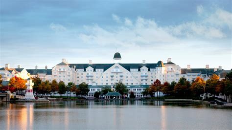 Restaurants Newport Bay Club lac Disney