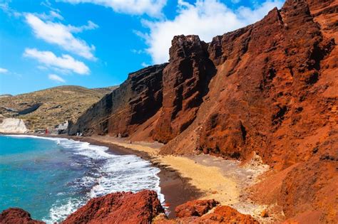 Red Beach et falaises volcaniques rouges