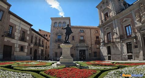 Statue de la Plaza de la Villa Madrid