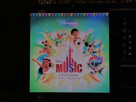 Chanteur Disney Music Hits scène Videopolis