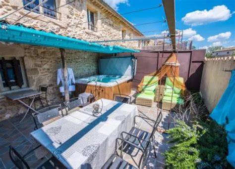 Gîte provençal avec jacuzzi privatif