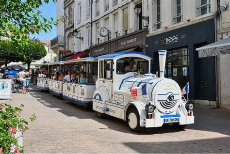 Petit train touristique au port de La Trinité-sur-Mer