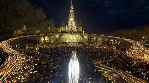 Procession aux flambeaux à Lourdes