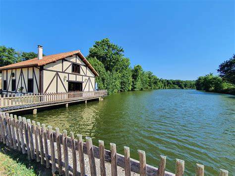 Ancien moulin avec gîte au bord de l’eau