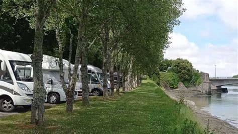 aire de camping-cars au bord de l’Allier