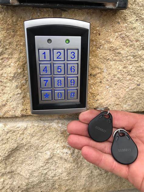 Digicode et accès autonome à un court