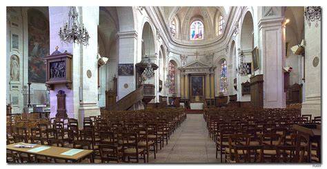 Intérieur coloré église Sainte-Cécile