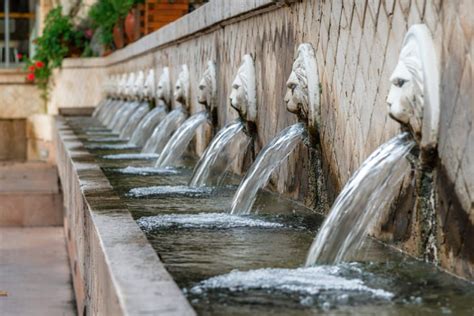 Village crétois de Spili et fontaine