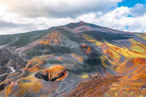 Etna cratères paysages volcaniques lunaires