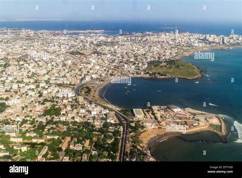 Vue aérienne de Dakar et côte sénégalaise