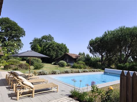 Gîte rural avec piscine dans les collines