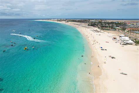 Plage tropicale de l’île de Sal