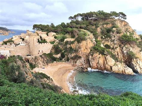 Remparts médiévaux et baie de Tossa de Mar