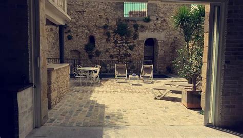 Gîte avec terrasse à Sainte-Suzanne