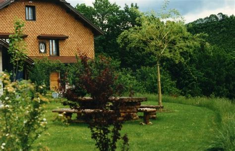 Jardin clos et barbecue de gîte