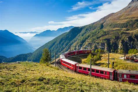 Train panoramique dans les montagnes norvégiennes
