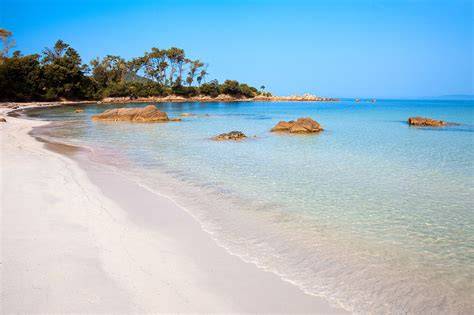 Plage et baie d’Ajaccio en Corse