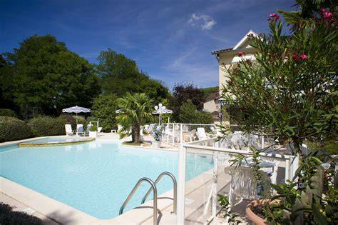 Hôtel Le Relais de Farrou parc et piscine