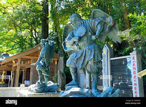 Temple Takaosan Yakuoin et statues tengu